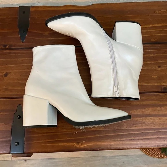 ‼️McQ WHITE BOOTIES by ALEXANDER McQUEEN‼️ - Picture 3 of 13